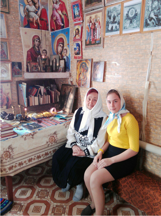 5Хранительница Иконы Мишова Ирина Павловна принимает гостью в Келье